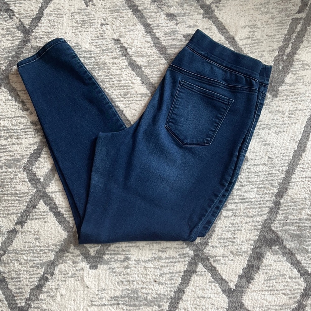 Womens skinny jeans.